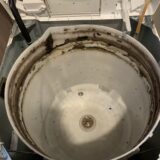 オキシクリーンでも落ちないカビ汚れ…分解クリーニングで解決！